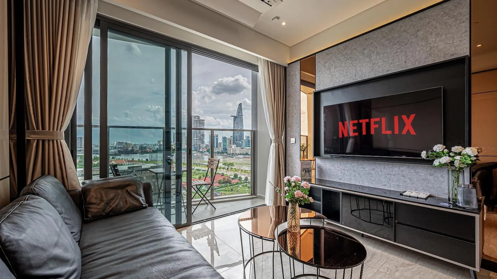 Opera Saigon Suites Ho Chi Minh City 0*,
